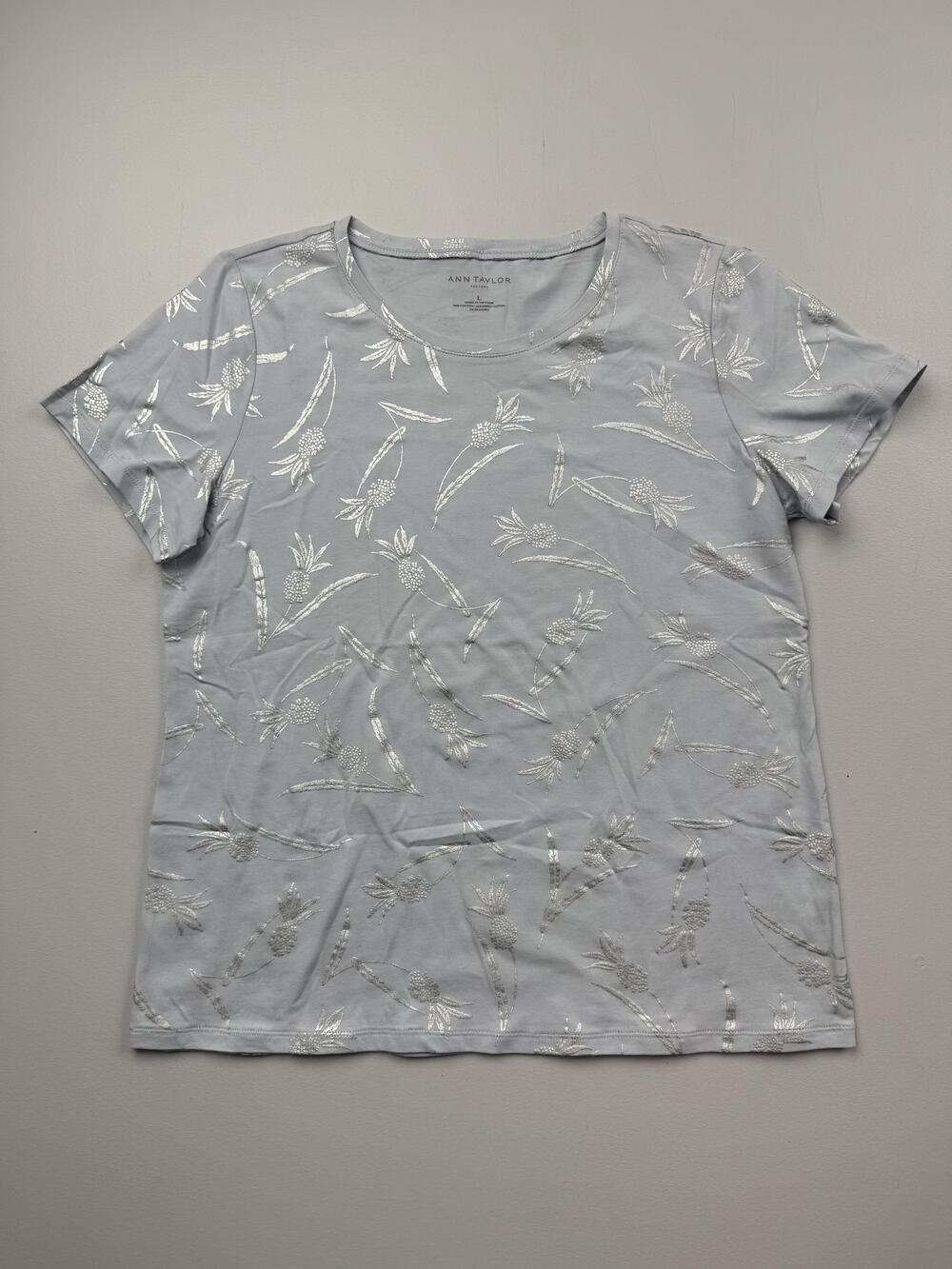 Ann Taylor Factory Shirt Womens L Blue Crew Neck Short Sleeve Metallic Floral